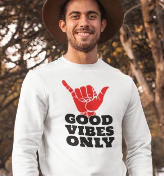 crewneck-sweatshirt-mockup-of-a-man-posing-at-a-park-during-autumn-31810